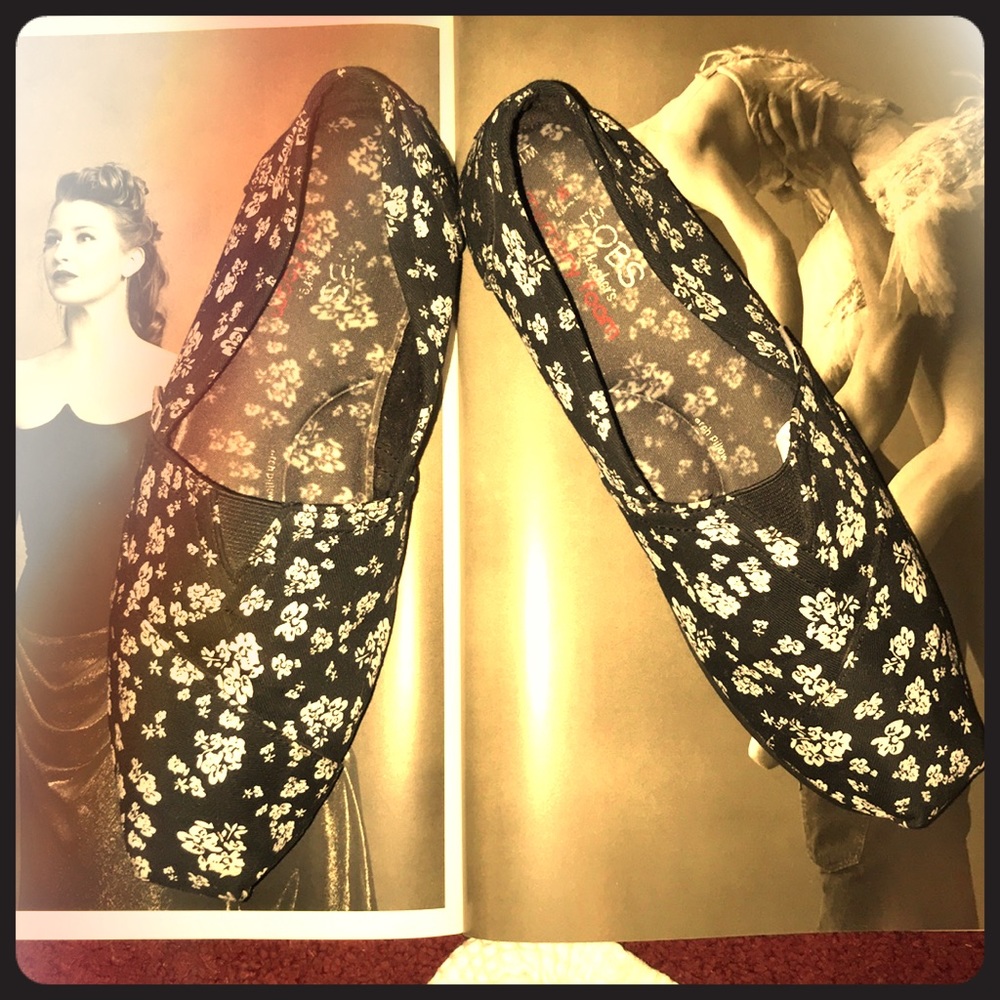 Black & White Floral Print BOBS